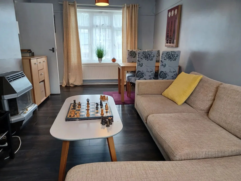 Poynters House - Huku Kwetu Luton
