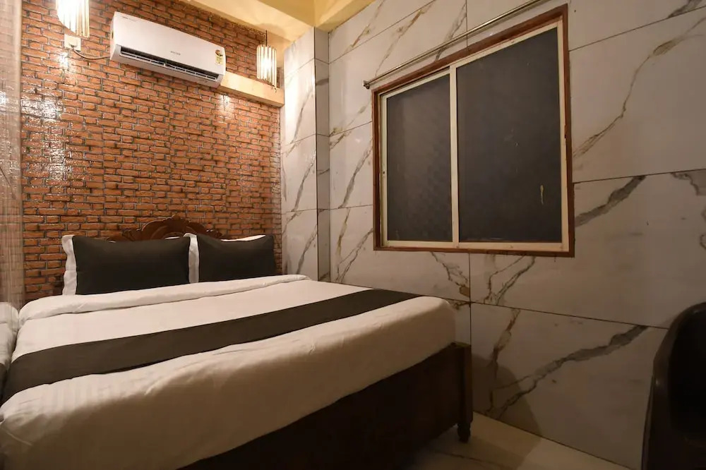 Hotel Plush