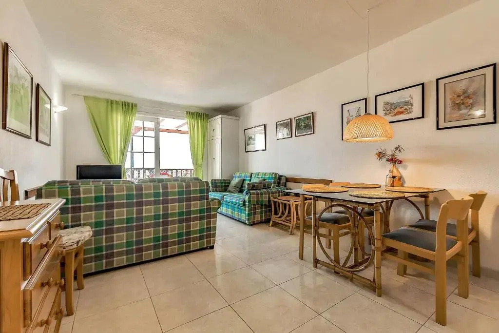 First line beach front 2 bedroom apartment Los Gigantes