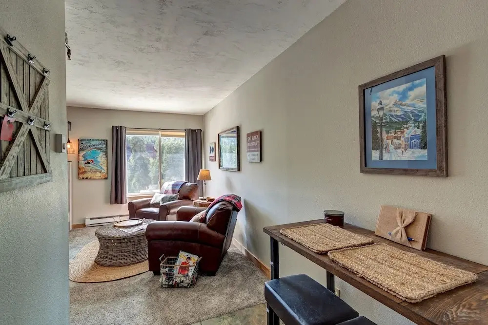 #1714 Downtown Breck Studio - Ski-in, Next to Riverwalk Center, Steps to Main- Location! Location! Location!