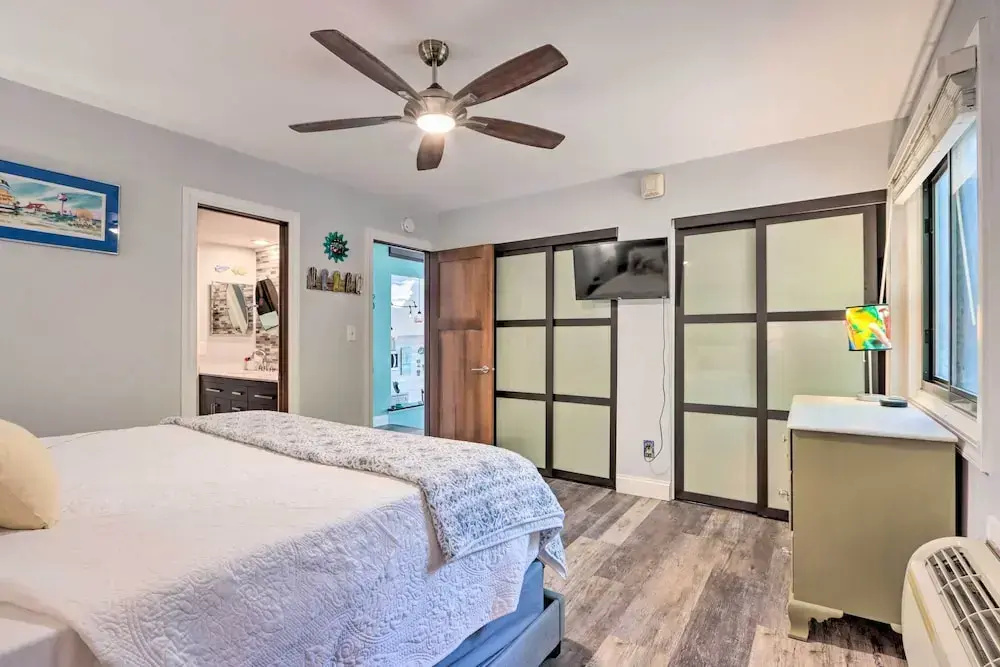 2 Mi to Margaritaville: Lake of the Ozarks Home!