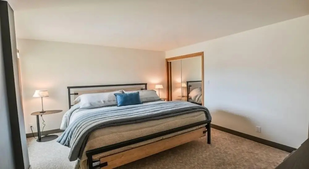 Spacious 3 Br Plaza Unit With Washer/dryer 3 Bedroom Condo - No Cleaning Fee! by RedAwning