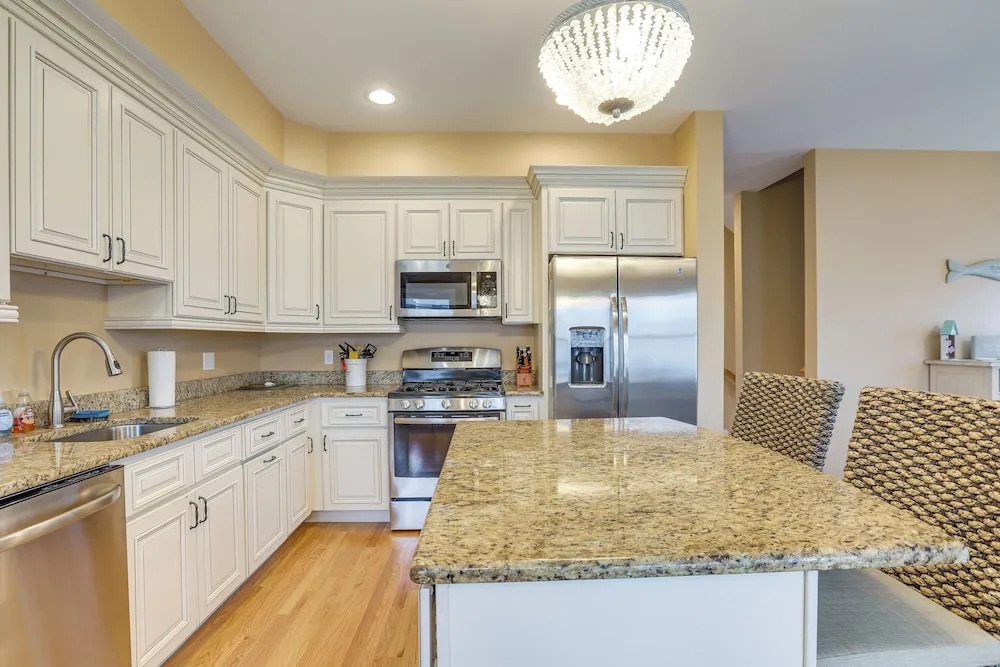 Long Beach Island Townhome w/ Rooftop Deck & Grill