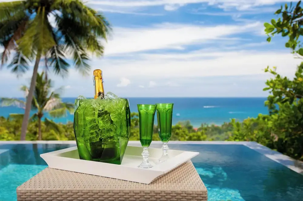 Overthemoon Luxury Pool Villas