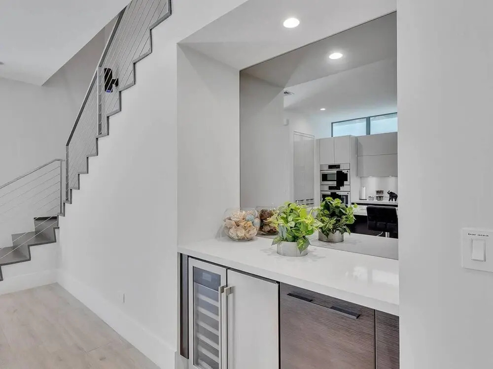 New Luxurious Home 3 Min to Beach Walk to Las Olas