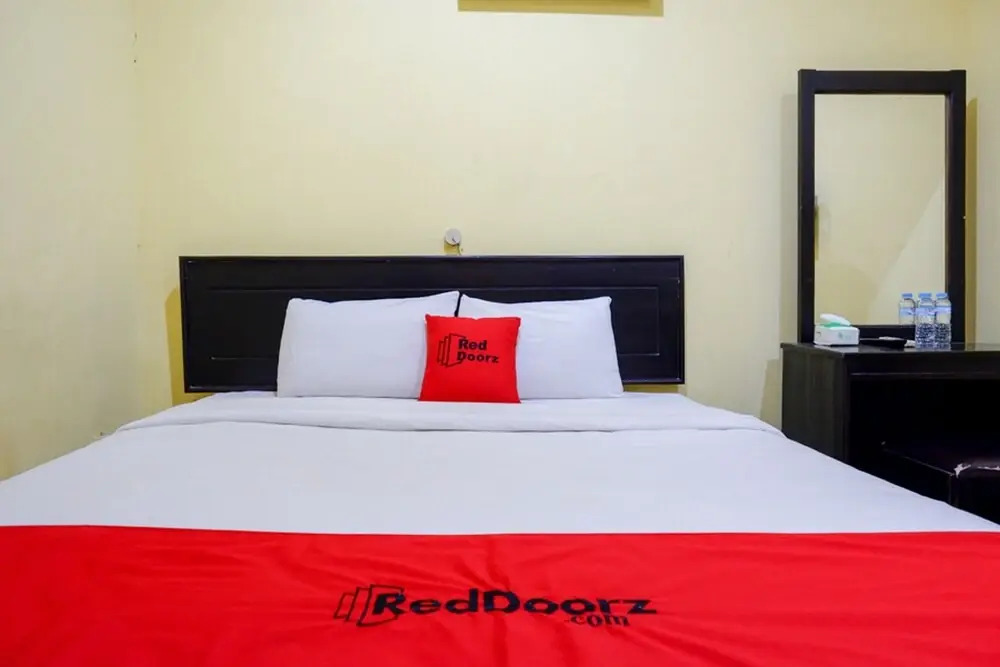 Atomy Hotel by RedDoorz
