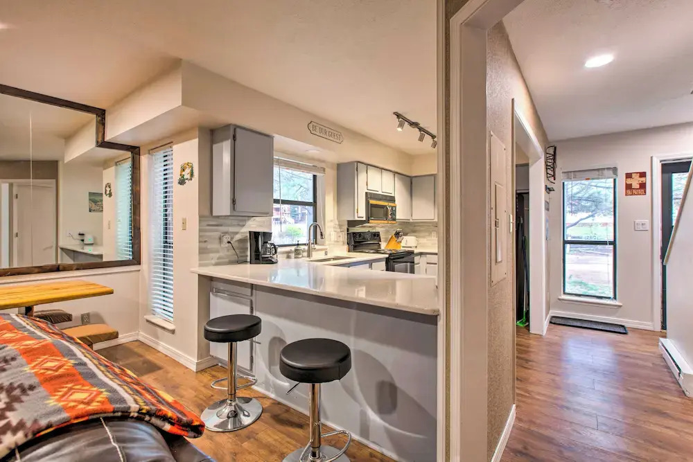 2 Blocks to Skiing & Mtb: Angel Fire Condo