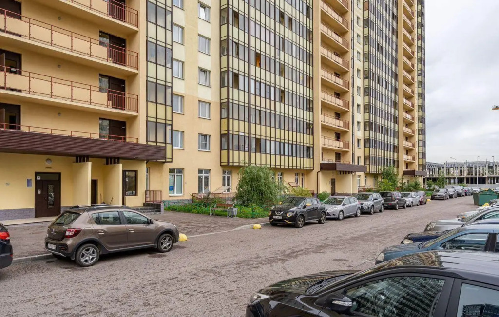 Апартаменты на Охтинской аллее, 16