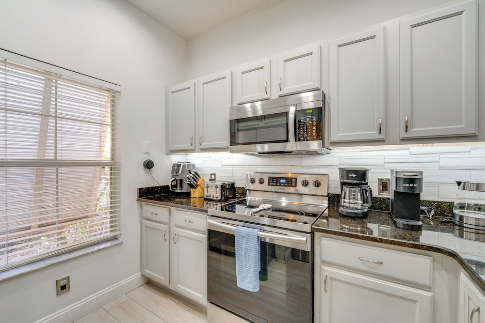 4 Mi to Disney: Family Home w/ Private Pool!