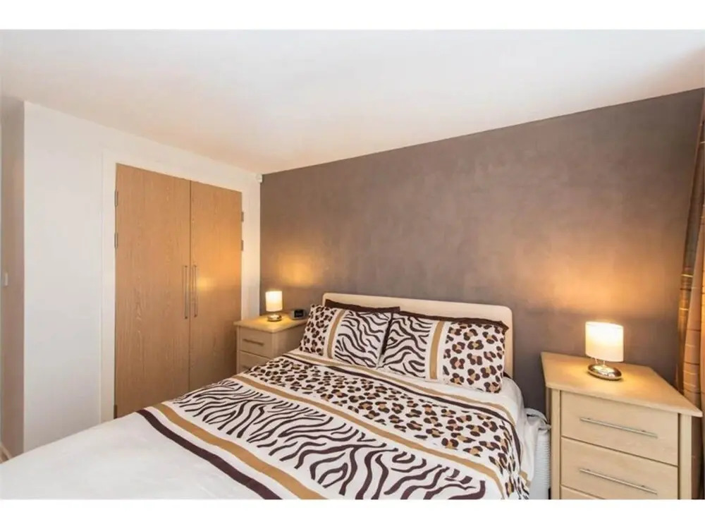 Modern Apartment With Free Parking