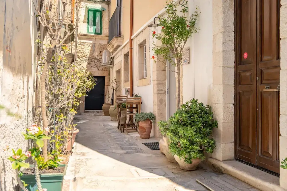 Il Cortile sul Vicolo Alla Giudecca by Wonderful Italy
