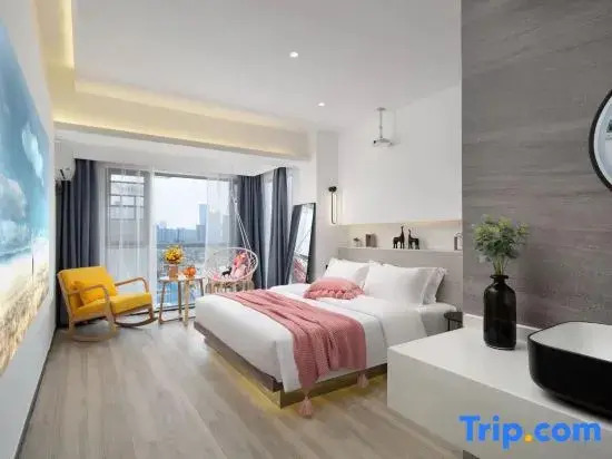 Moye Light Luxury Hotel (Wuyi Square IFS International Financial Center)