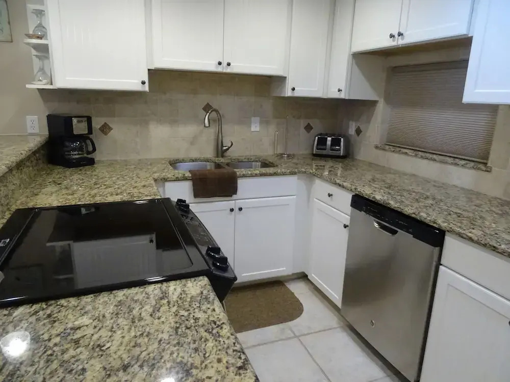 Bay Oaks E-82 2 Bedrooms 2 Bathrooms Apts