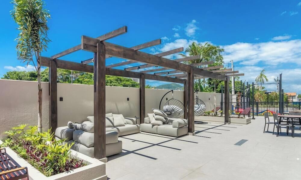 Condominium w/ Pool, 450 m fr/ the sea and 650 m fr/ Beto Carrero World - Lavs