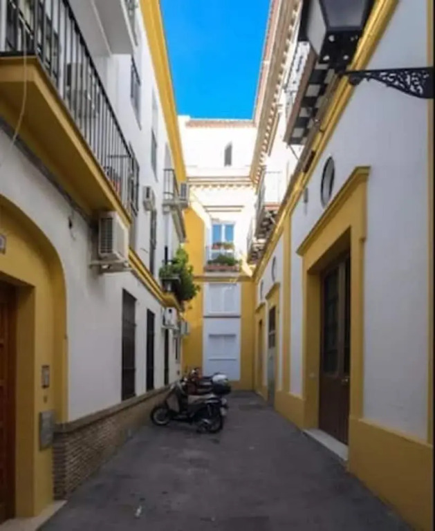 Apartment with 3 Bedrooms in Sevilla