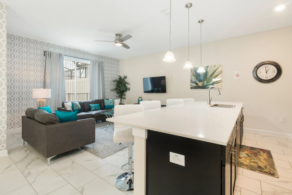 4 Bedrooms 3 Bathrooms Storey Lake 4829 Rc
