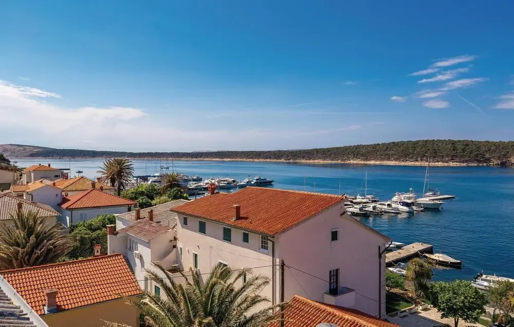 Awesome Home in Barbat-rab With Wifi and 3 Bedrooms