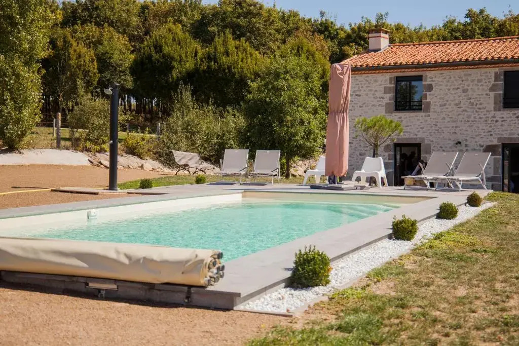 Gîte "La Grange" 5 personnes proche du Puy du Fou avec piscine