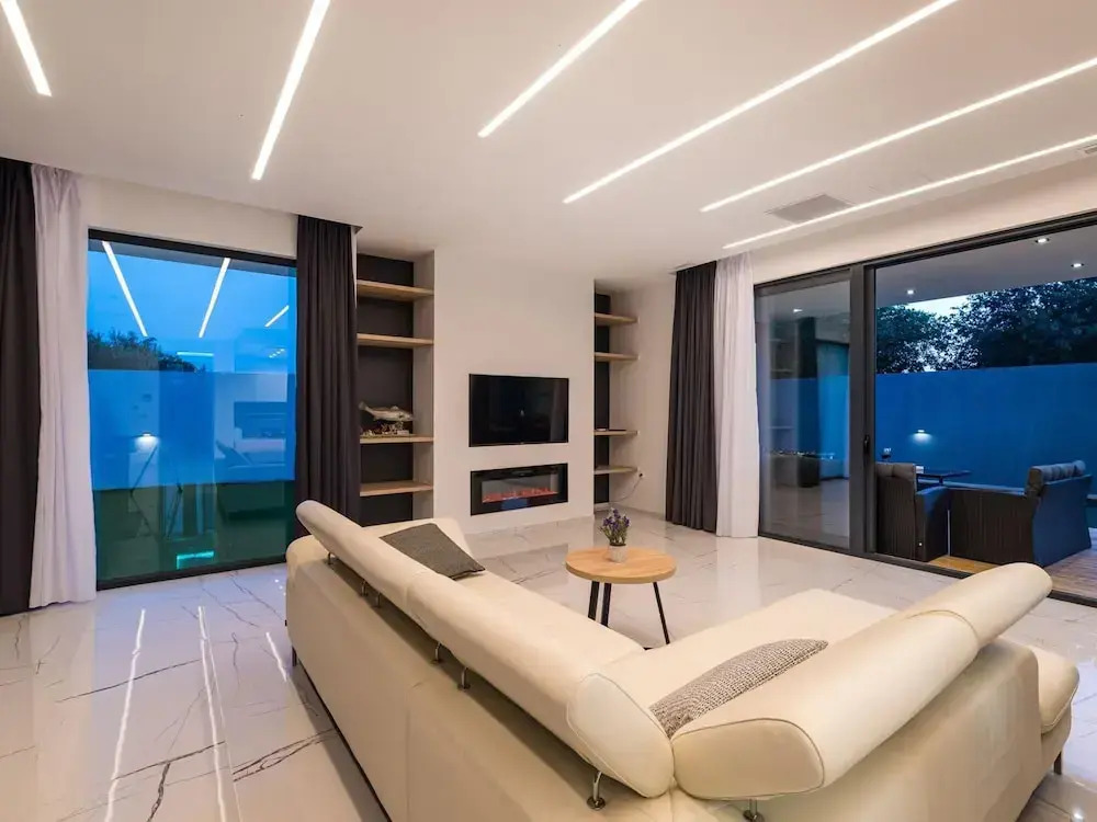 Luxury Villa With Private Indoor and Outdoor Pool