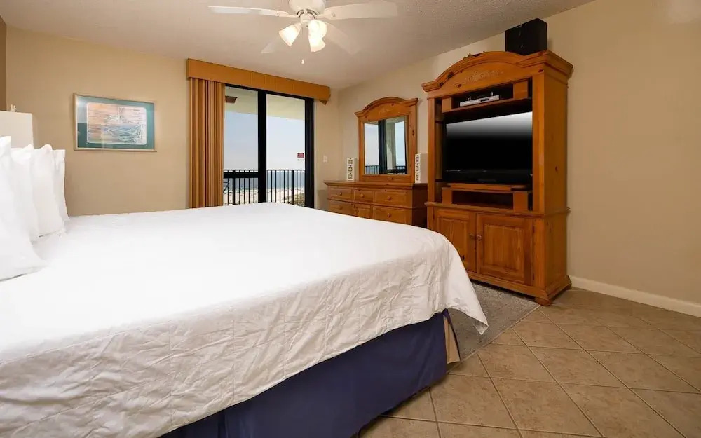 Phoenix Vi 6513 3 Bedroom Condo