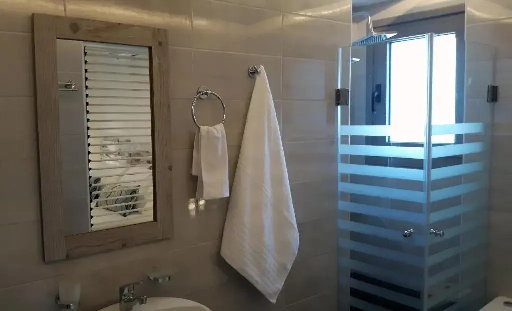 Michaela Beach House, Walk to Beach Shops & Dining, By ThinkVilla