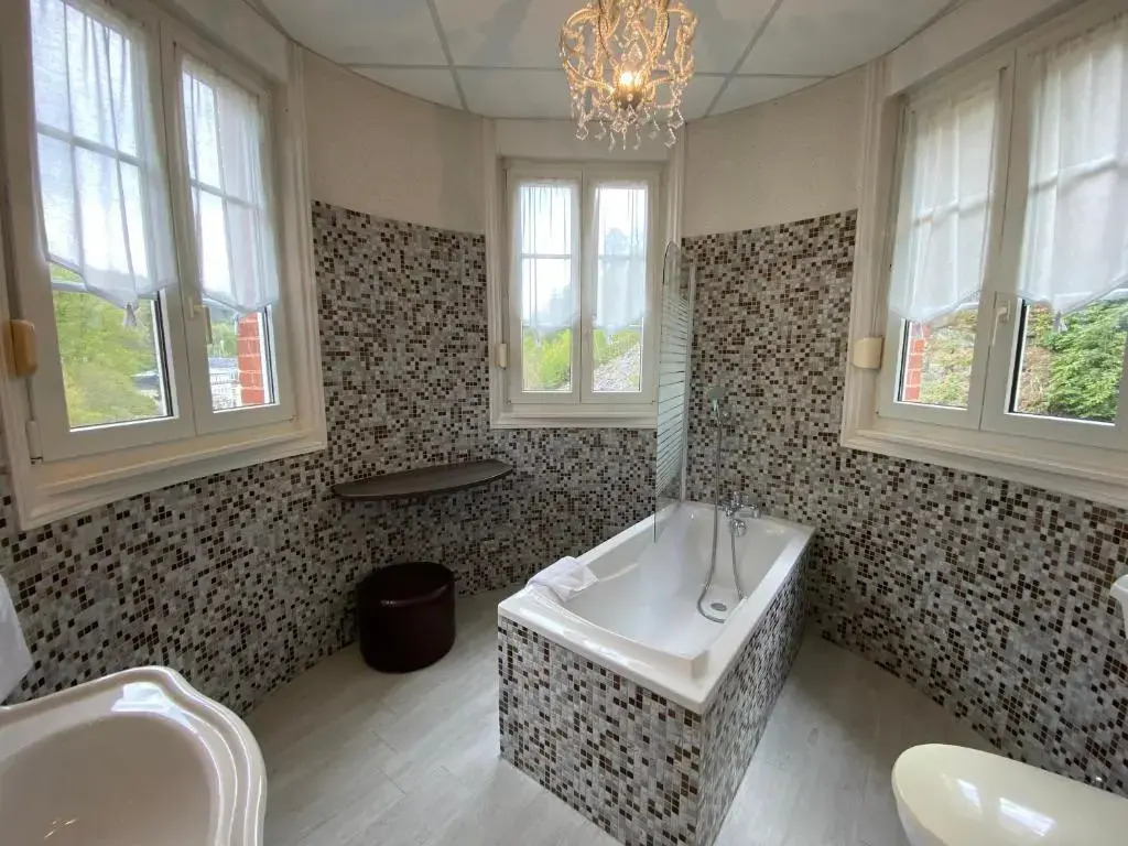 BRIT HOTEL & SPA Le Roc au Chien