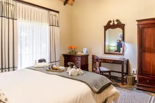 Re a Lora Lodge