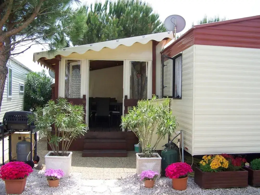 Mobil-home With 2 Rooms in Grimaud in La Pinède Camping ****, With Poo