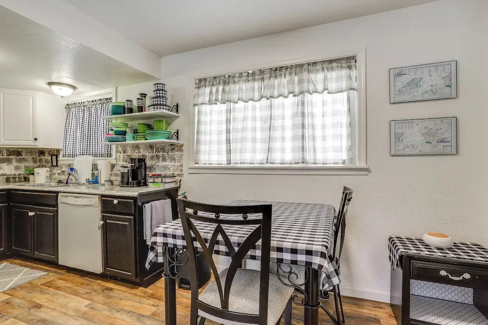 Cozy Wasilla Apartment ~ 2 Mi to Downtown!