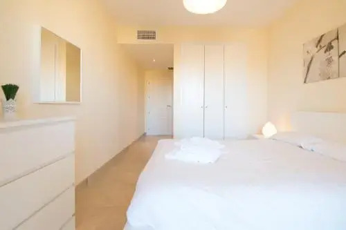 Duquesa Village Apartemento 2115