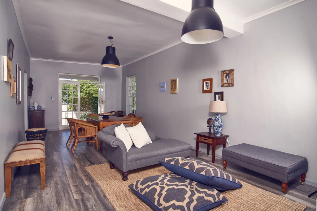 Corner House Residence