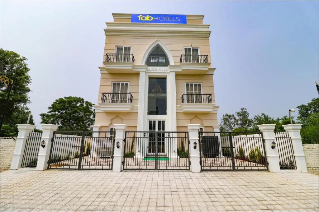 FabHotel K9 Villa