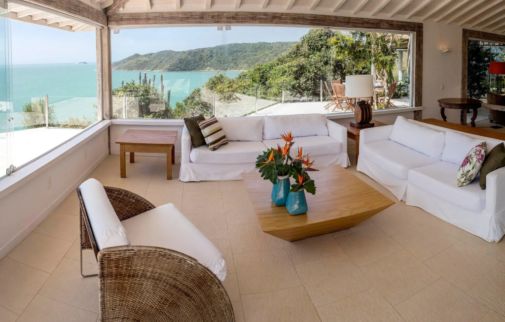 Exuberância & Acesso Direto à Praia da Tartaruga com Uma Vista Única Por Luxury Rentals