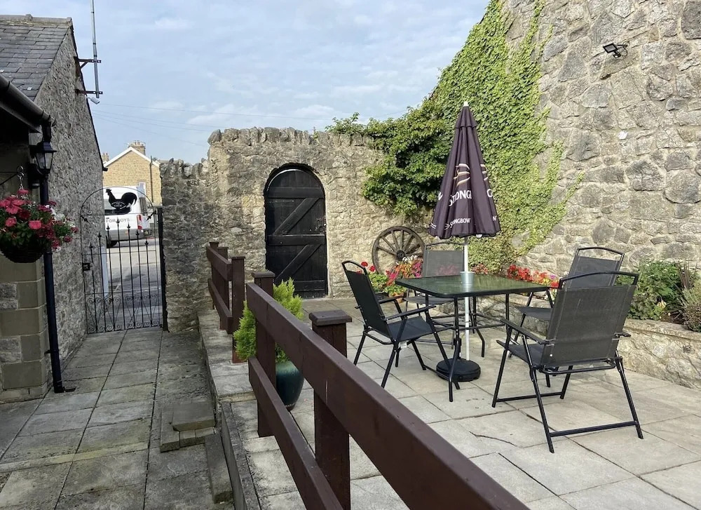 Farmyard Inn