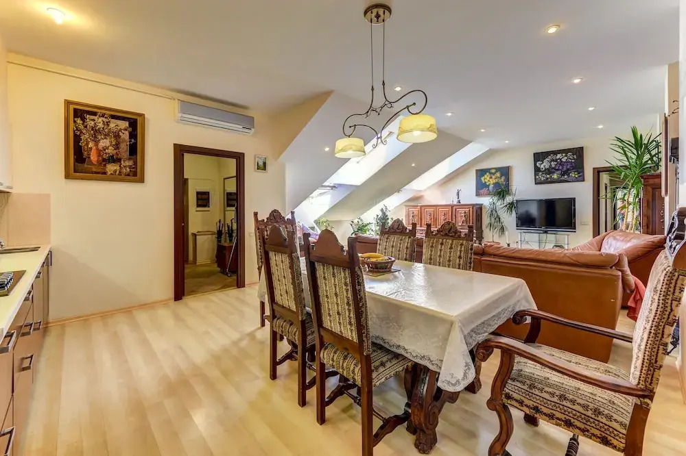 Home4day Spacious loft in the heart of Petersburg