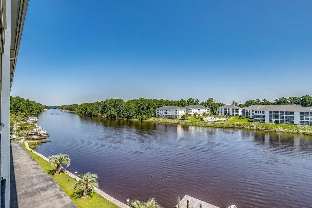 INTRACOASTAL WATERWAY FUN Bring or rent a boat or jetski POOL