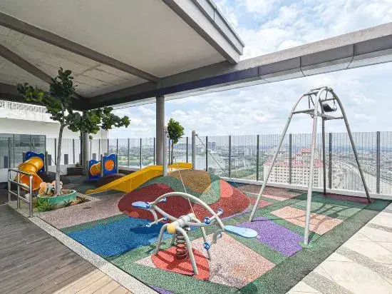 Relax in a Modern Studio w City View + Pool Access