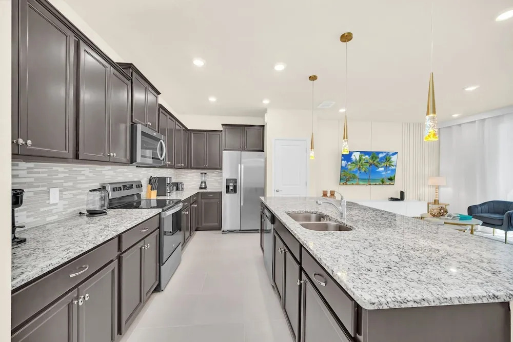 Stylish 5BR Home With Mickey Cars Rooms