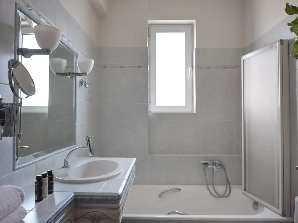 Evis Voula Home