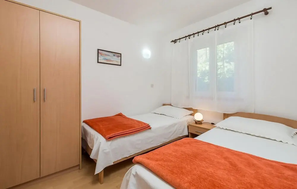 Awesome Apartment in Stara Novalja With 2 Bedrooms and Wifi