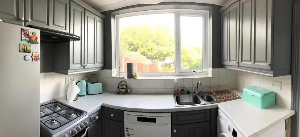 Charming 4BD Semi Detached Home Hastings