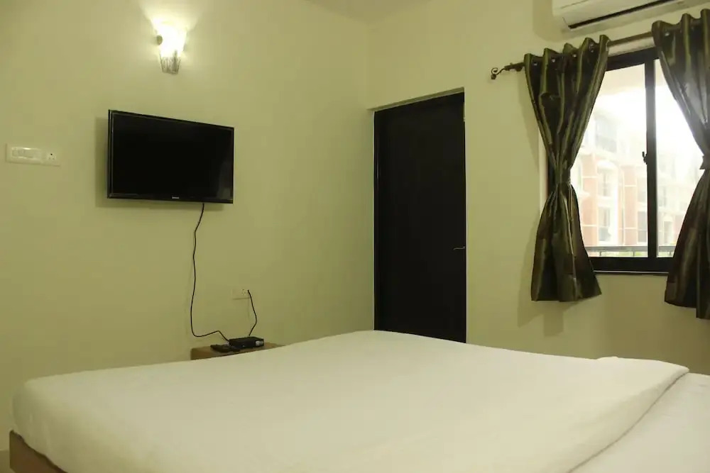 OYO 9163 Home 1BHK Poolview LPK Club Candolim