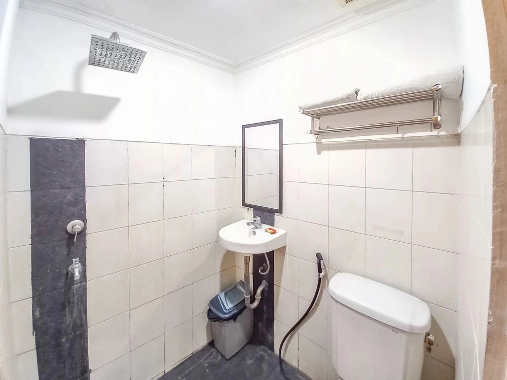 D Hans Hotel Syariah RedPartner near Wisata Religi Sunan Ampel Surabaya