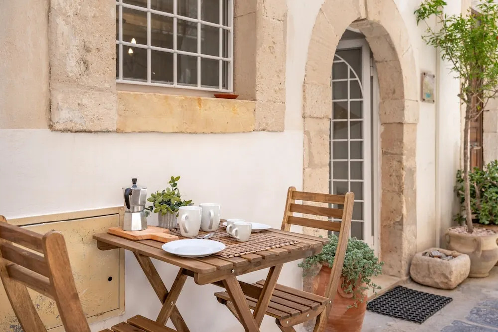 Il Cortile sul Vicolo Alla Giudecca by Wonderful Italy
