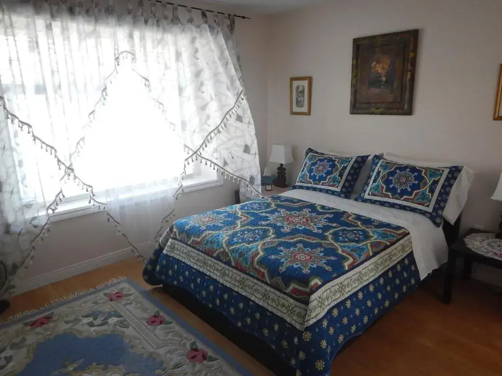 Clean and Quiet 2 bdr 2 bthr private entrance entire guests suite near Coquitlam Center mall and skytrain