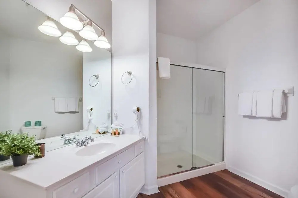 Newly Renovated, Beautiful 2bd/2ba Condo #2vc500