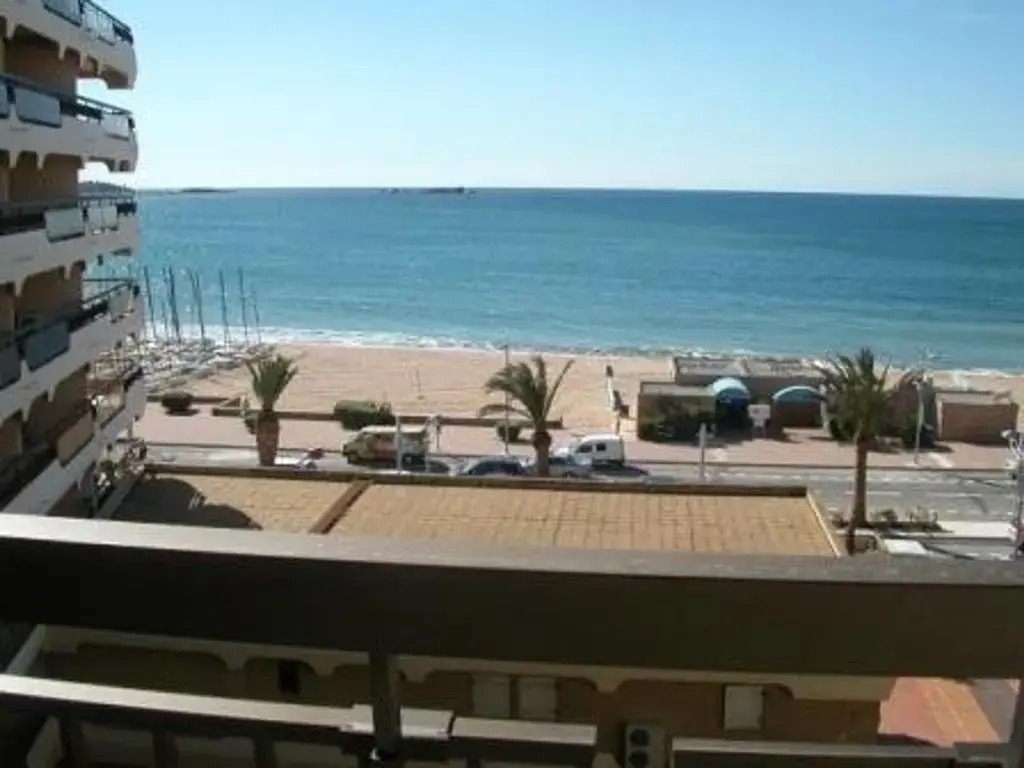 Appartement 2P, 4 Couchages, Terrasse et Salon de Jardin à 200m de la Plage, Fréjus - FR-1-226A-22