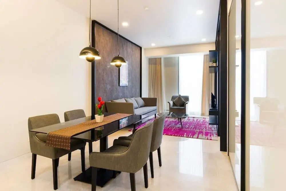 Chic Tropicana Home by Guestready