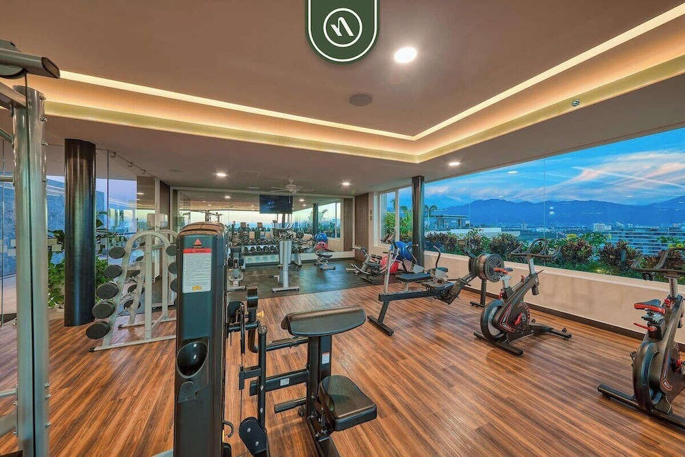 Luxury 2 BR Condo Near Golf Courses and Marina