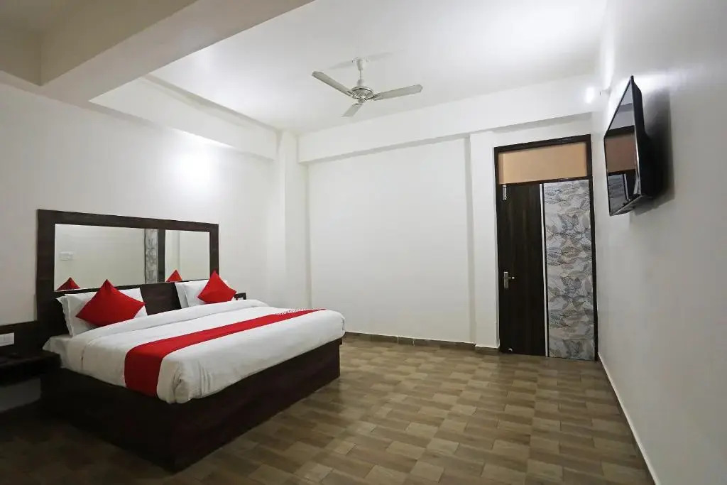 OYO 40002 Hotel The Rejoice